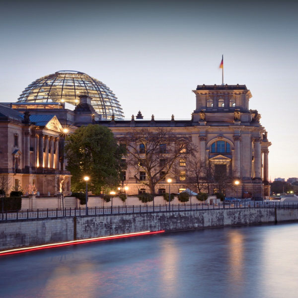 Blick auf das Berliner Reichstagsgebäude.